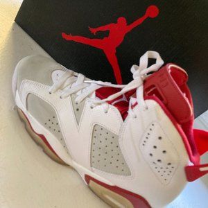 YOUTH AIR JORDAN 6 RETRO SIZE 7.5 SLIGHTLY WORN